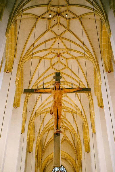 Статуя Ісуса Христа на хресті у кафедральному соборі Фрауенкірче. Мюнхен — стокове фото
