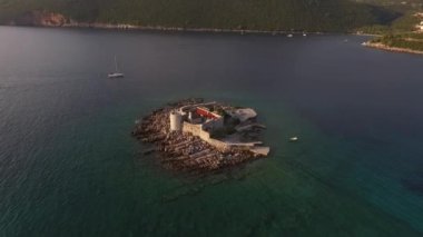 Zhanic Adası 'ndaki binaların insansız hava aracı görüntüsü