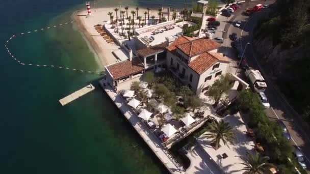 Vue par drone de la côte adriatique avec plages de sable fin — Video