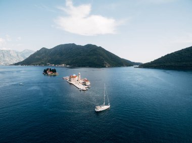 Kotor Körfezi 'ndeki St. George ve Gospa od Skrpjela Adaları