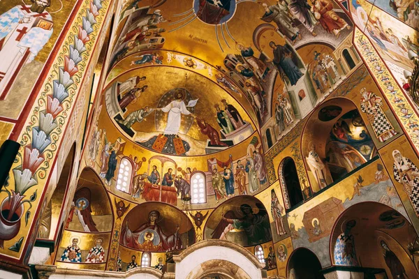 Colorful frescoes inside the Cathedral of the Resurrection of Christ in Podgorica — Foto Stock
