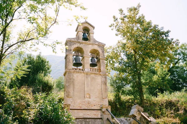 プルカンジの聖母教会の鐘楼の独立した建物 — ストック写真