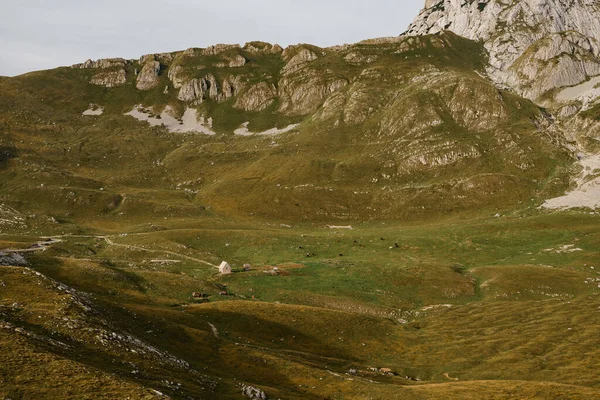 Lonely house in a valley at the Sedlo Pass in Durmitor National Park — стоковое фото
