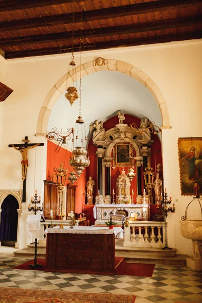 Perast 'taki Aziz Niklas Kilisesi' nin sunağı. Karadağ — Stok fotoğraf