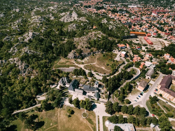 Flygfoto över klostret i Cetinje. Montenegro — Stockfoto