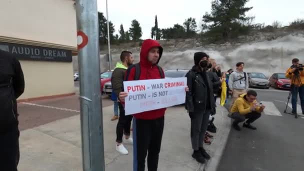 Підгориця, Чорногорія - 06.03.22: Антивоєнний мітинг. — стокове відео