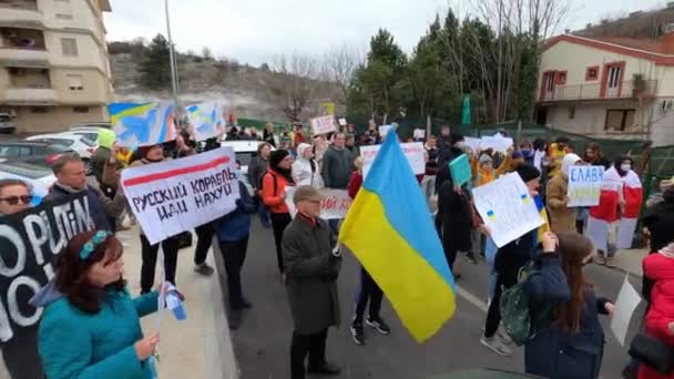 Podgorica, Montenegro - 06.03.22: Não há guerra na Ucrânia. — Vídeo de Stock