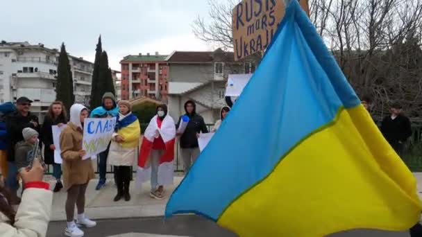 Podgorica, Montenegro - 06.03.22: People with flags and banners at an anti-war rally. — Stock Video