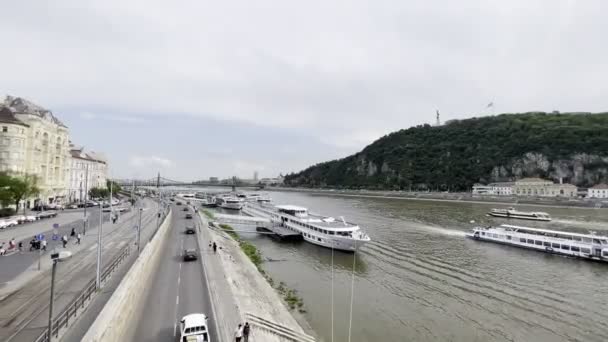 Вид Річку Дунай Насип Будапешт Угорщина Кадри Високої Якості — стокове відео
