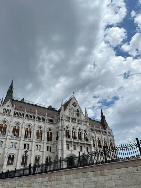 Unkarin Parlamentin Huone Taivasta Vasten Budapestissa Laadukas Kuva — kuvapankkivalokuva