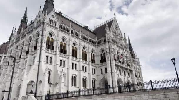 White Marble House Hungarian Parliament Budapest High Quality Footage — Stok video