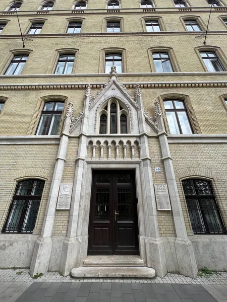 Facade Apartment Building Officials Hungarian Parliament Budapest High Quality Photo — Fotografia de Stock