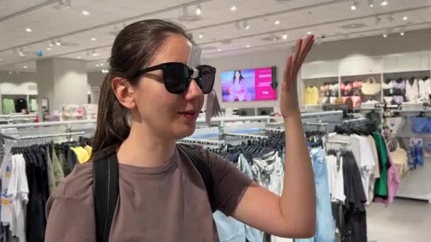 Girl Trying Black Sunglasses Store High Quality Fullhd Footage — Stok video