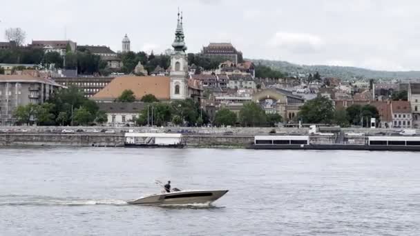 Motorboat Floats Buda Castle Hill Danube Budapest Hungary High Quality — стоковое видео