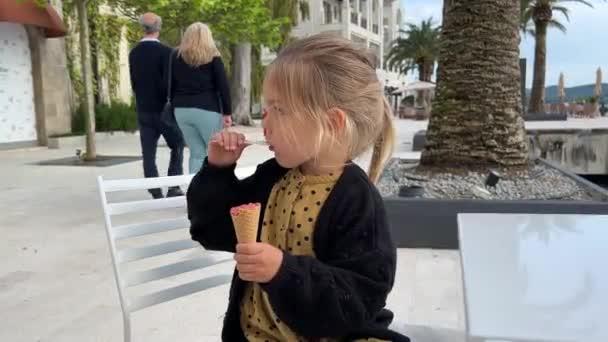 Little Girl Eating Ice Cream Spatula Street Cafe High Quality — стоковое видео
