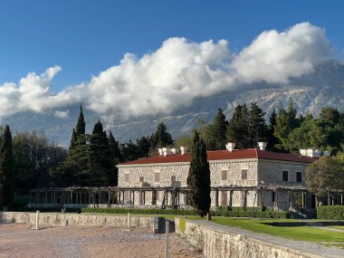 Antik Milocer villası, dağların eteklerinde. Yüksek kalite fotoğraf