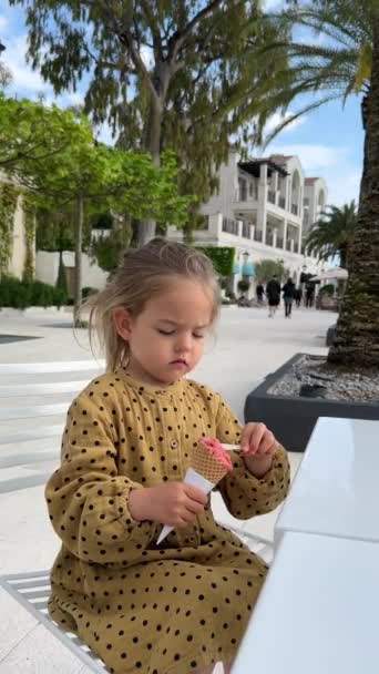 Little Girl Eating Ice Cream Spoon Cafe Street High Quality — Stockvideo