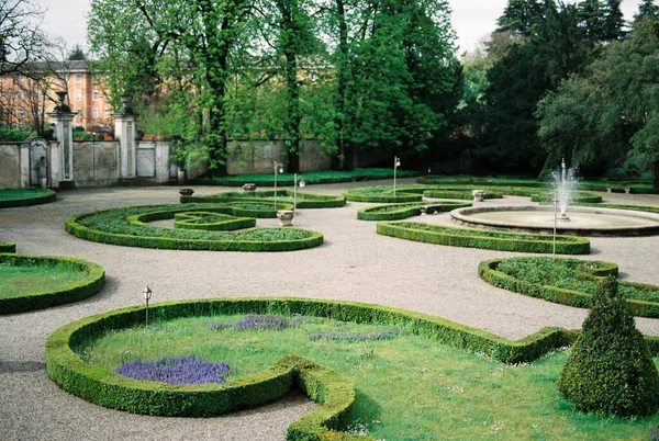 Fountain Green Park Como Italy High Quality Photo — 图库照片