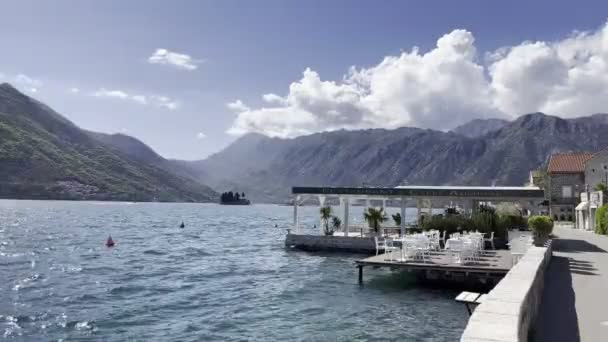 Terrace Restaurant Shore Kotor Bay Backdrop Mountains High Quality Footage — Vídeo de Stock