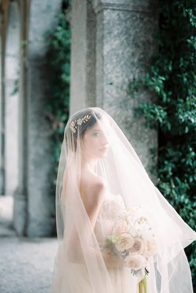 Bride Dress Veil Stands Pillar Portrait High Quality Photo — Stok Foto