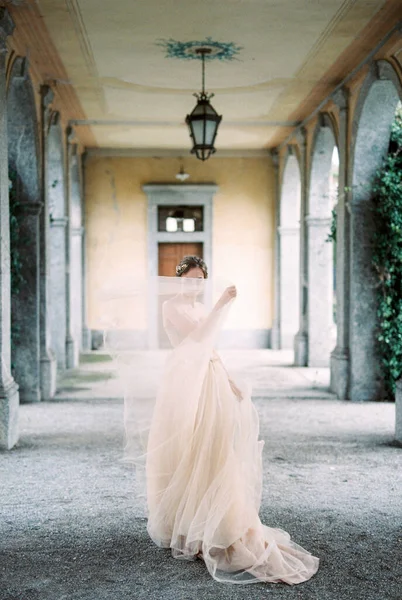 Bride Stands Terrace Covering Her Face Hem Dress High Quality — Stock fotografie