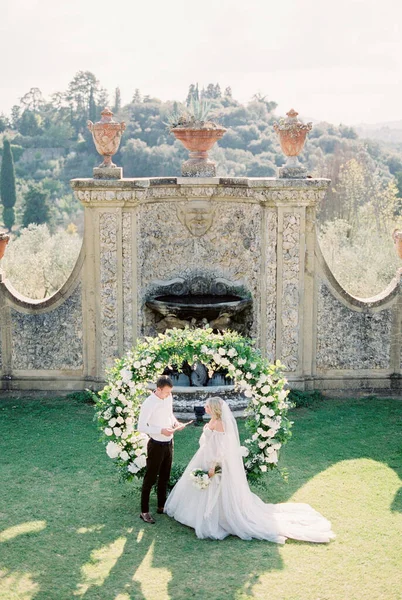 Groom Reads Oath Bride Wedding Arch Front Stone Wall High —  Fotos de Stock
