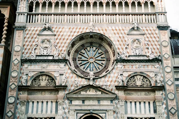 Janela Rosa Basílica Santa Maria Maggiore Bergamo Itália Foto Alta — Fotografia de Stock