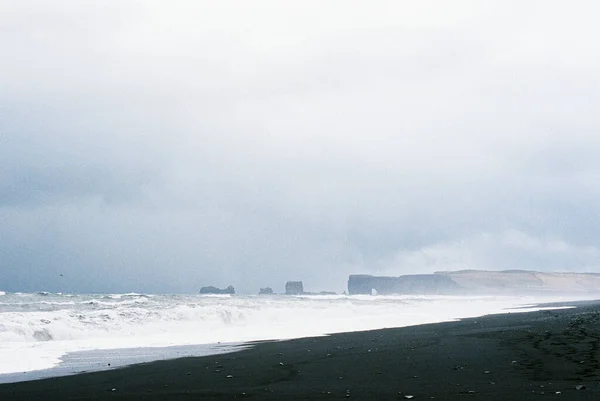 Black Sand Reynisfjara Beach Seashore Iceland High Quality Photo — стоковое фото