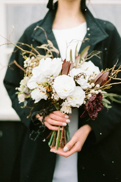 Bouquet Flowers Hands Bride White Dress Black Jacket Close High — Foto Stock