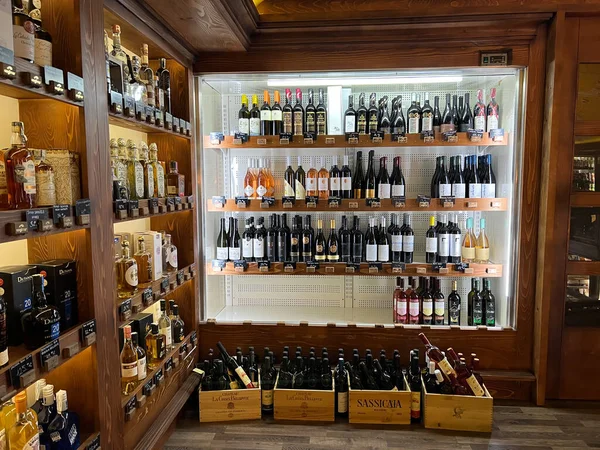 Variety Bottles Wines Cognacs Stand Shelves Store High Quality Photo — Photo