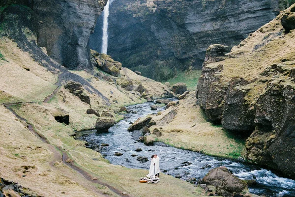 Man Woman Stand Banks River Mountains Waterfall Iceland High Quality — 스톡 사진
