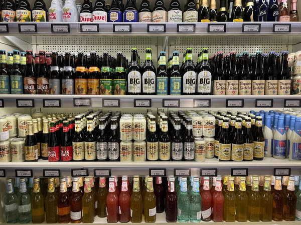 Pilihan Besar Minuman Beralkohol Rendah Dan Bir Rak Rak Supermarket Stok Gambar Bebas Royalti