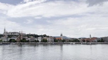 Buda Kalesi Tepesi 'nin panoramik manzarası. Budapeşte, Macaristan. Yüksek kalite 4k görüntü