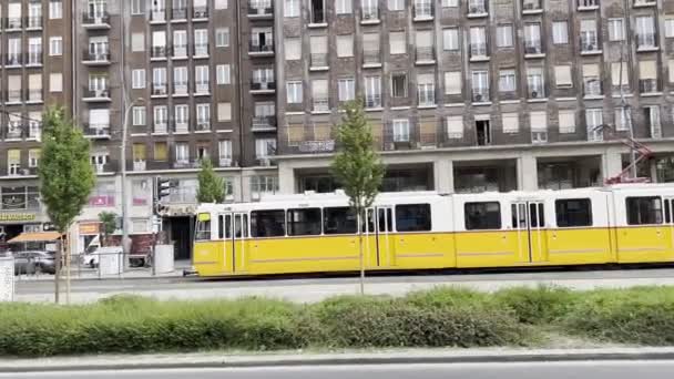 Long Yellow Tram Stands Stop Boulevard Budapest Hungary High Quality — Video