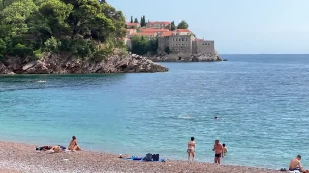 People Sunbathe Beach Swim Sea Island Sveti Stefan High Quality — Stock video