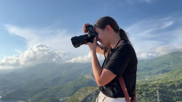 Photographer Woman Takes Pictures Outdoors Changes Camera High Quality Footage — Stockvideo