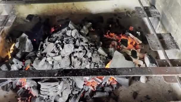 Pile Barbecue Coals Burn Fireplace High Quality Footage — ストック動画