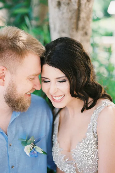 Bride Groom Laugh Touching Foreheads Each Other Portrait High Quality — Photo