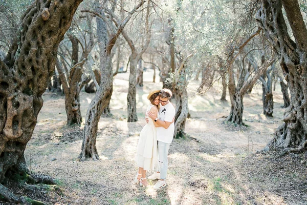 Man Woman Hugging While Standing Olive Grove High Quality Photo — Zdjęcie stockowe