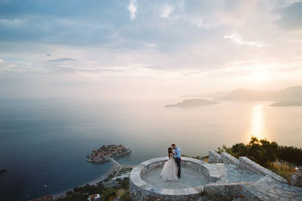 Bride Groom Kiss Observation Deck Sveti Stefan Island Montenegro High — Stok Foto