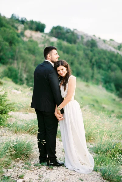Happy Bride Laid Her Head Groom Shoulder Holding His Hand — Stock Fotó