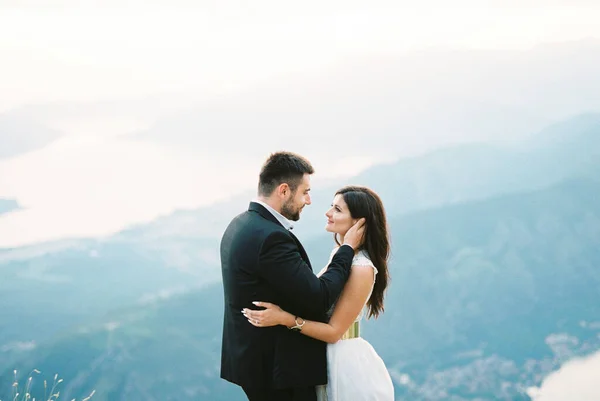 Groom Hugs Bride Holding Her Head His Hands Backdrop Kotor — Stok Foto