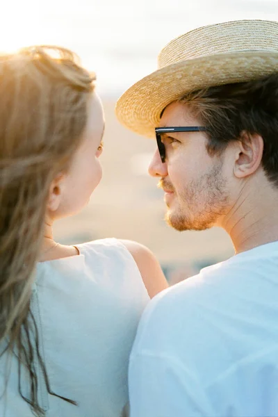 Man Straw Hat Glasses Looks Woman Smiling Back View Close — Fotografia de Stock