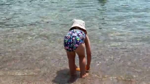 Little Girl Washing Plastic Shovel Sea High Quality Footage — Stockvideo