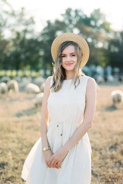 Girl Straw Hat Stands Lawn High Quality Photo — Stok Foto