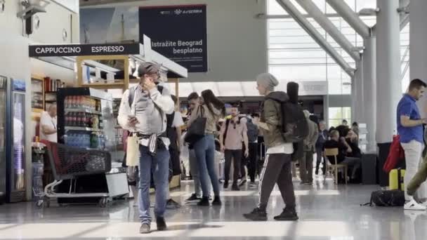 People Bags Backpacks Walk Airport Terminal High Quality Footage — Wideo stockowe