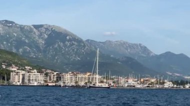 Körfezde villaları ve yatları olan bir Riviera. Yüksek kalite 4k görüntü