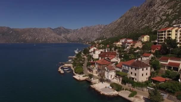 Zee Kust Van Budva Met Moderne Villa Prive Pieren Montenegro — Stockvideo