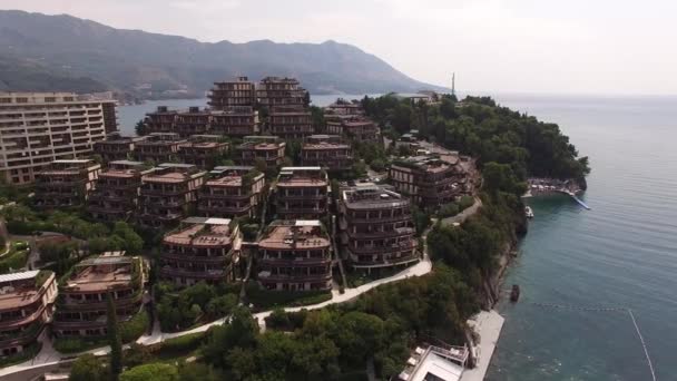 Bygninger Med Terrasser Kapper Ved Dukley Resort Montenegro Opptak Høy – stockvideo