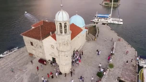 Les Gens Promènent Autour Île Autour Église Notre Dame Des — Video